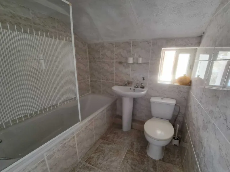 Country property distributed in five 5 independent apartments.