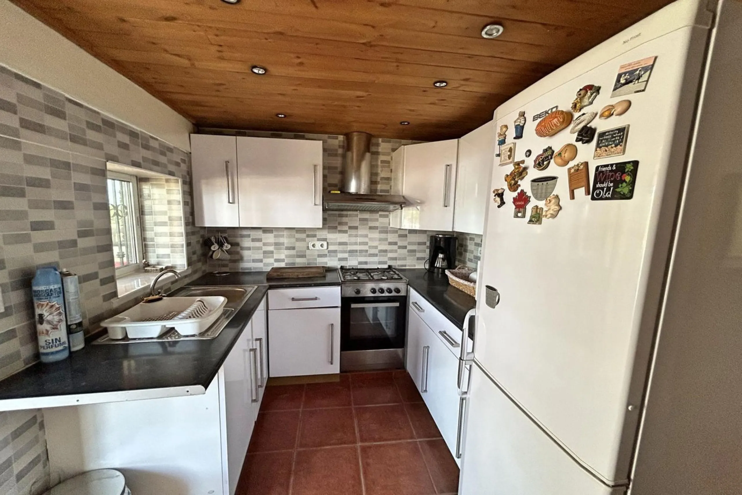 Country property distributed in five 5 independent apartments.