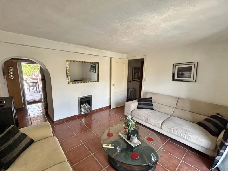 Country property distributed in five 5 independent apartments.
