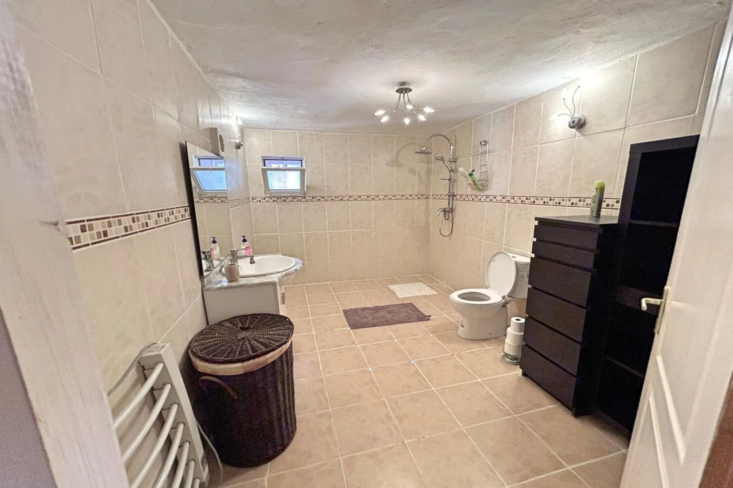 Country property distributed in five 5 independent apartments.