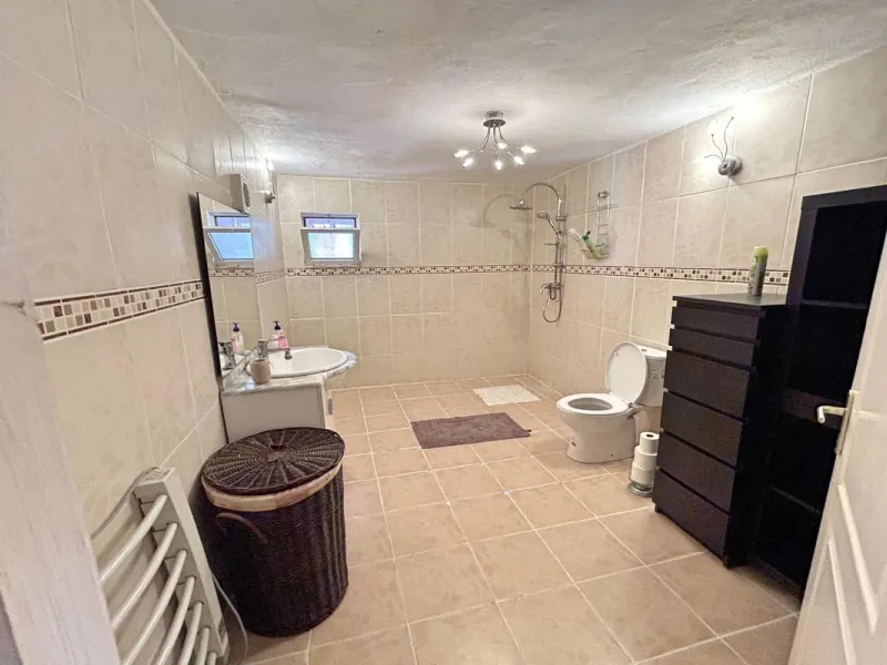 Country property distributed in five 5 independent apartments.