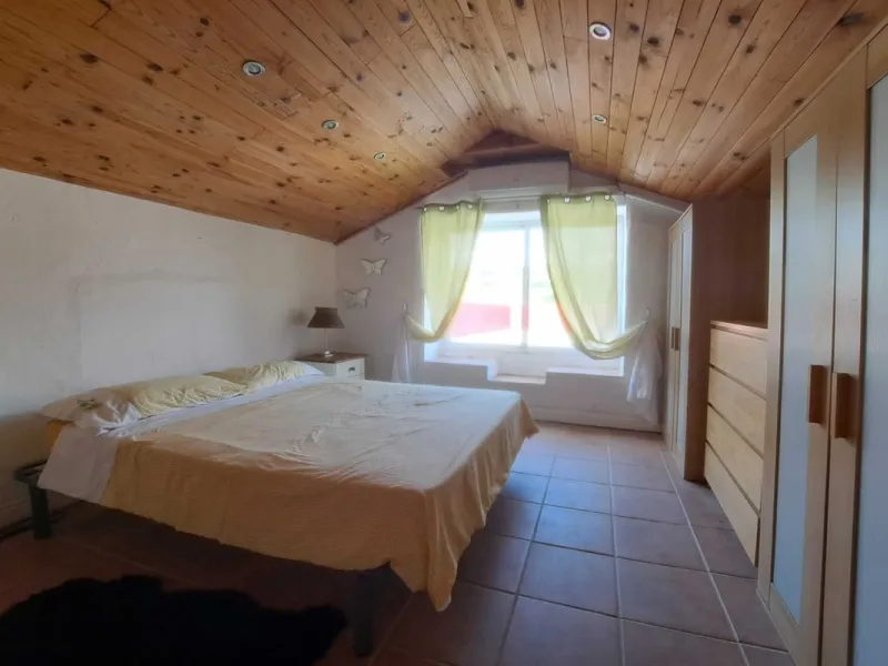 Country property distributed in five 5 independent apartments.
