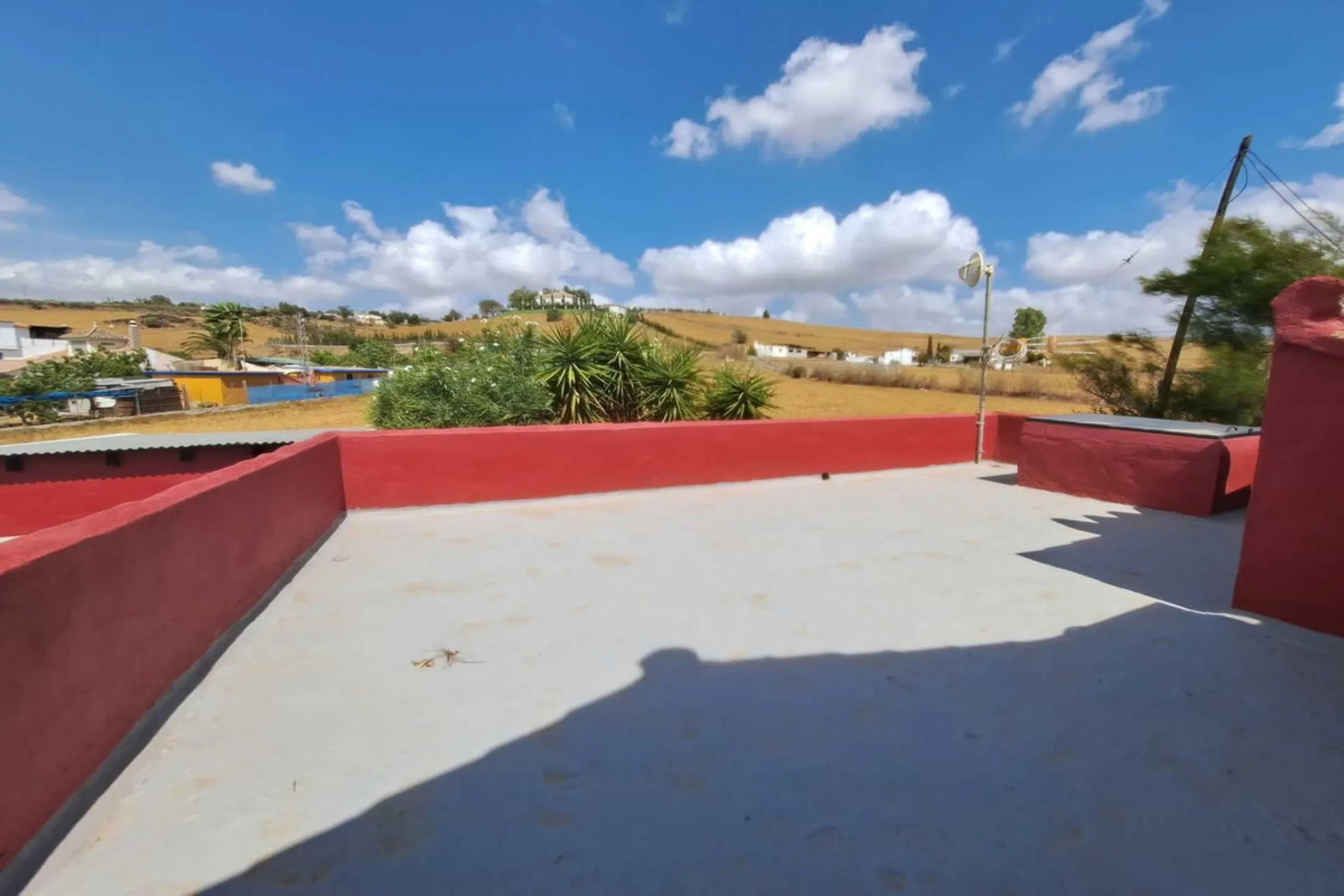 Country property distributed in five 5 independent apartments.