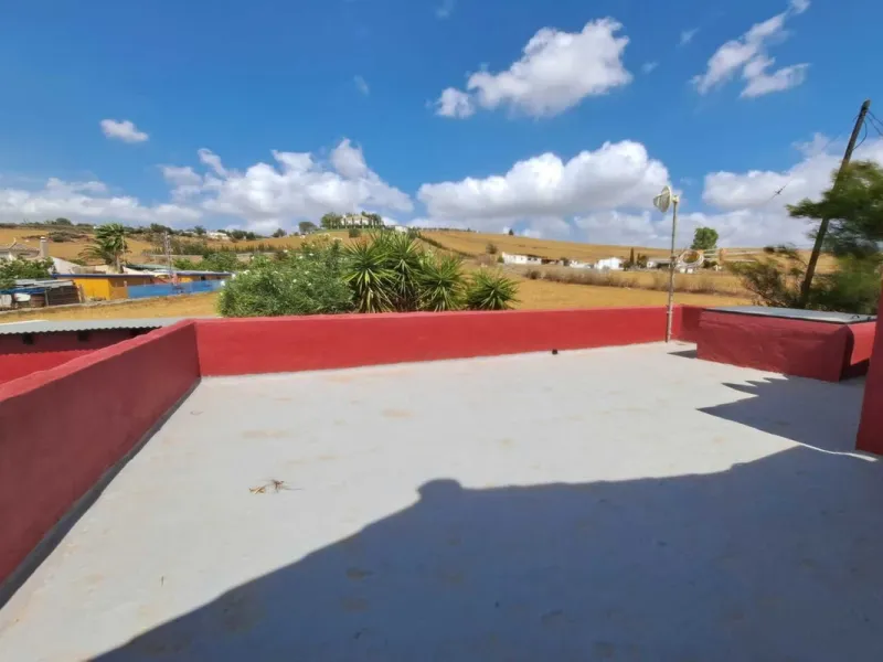 Country property distributed in five 5 independent apartments.