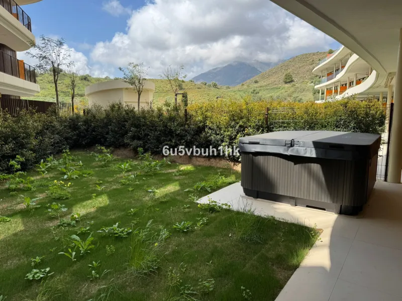 Discover this elegant ground floor resale apartment located in the prestigious Valley Collection, within the renowned Reserva del Higuerón. A property that perfectly blends contemporary design, comfort, and exceptional outdoor living.