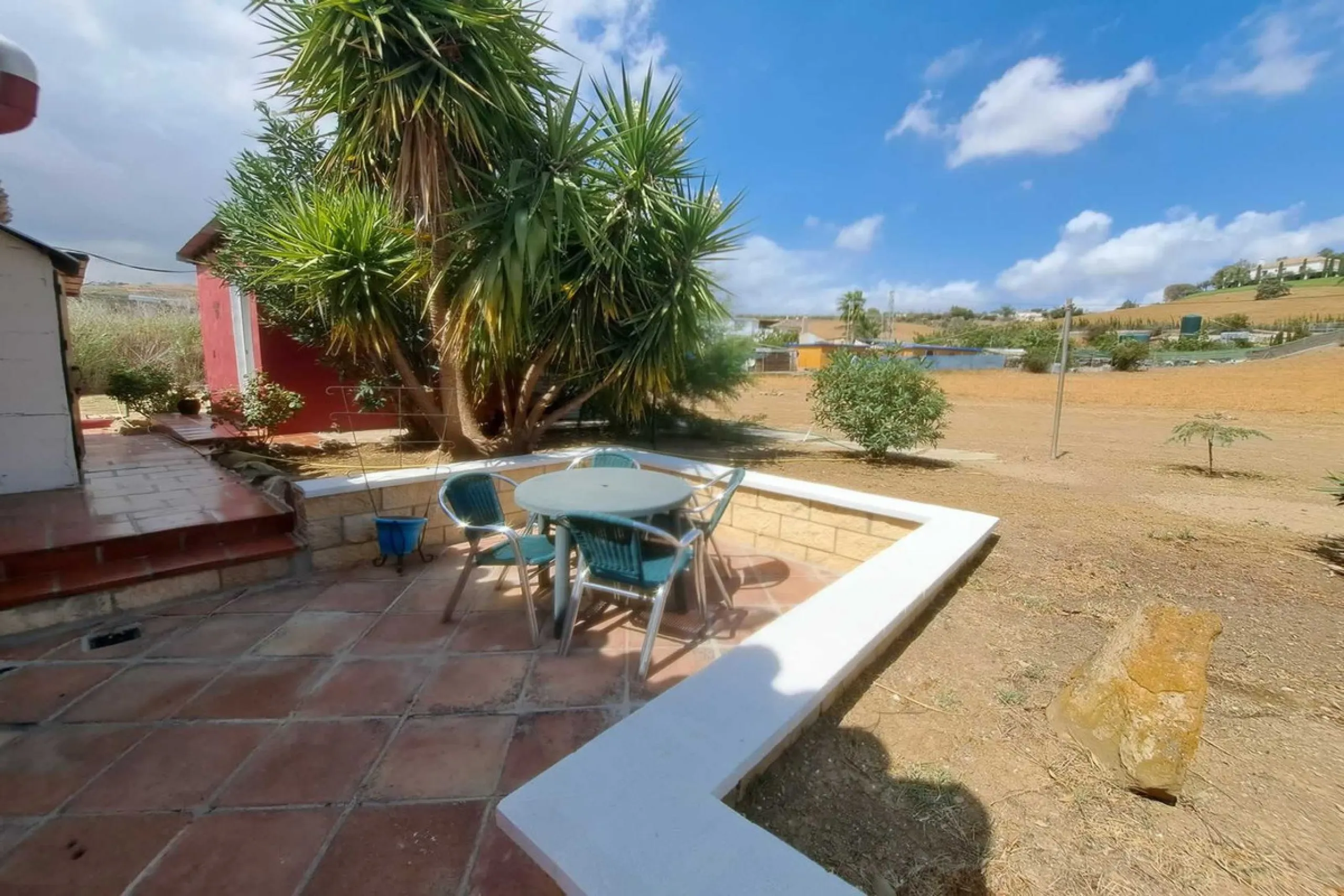 Country property distributed in five 5 independent apartments.