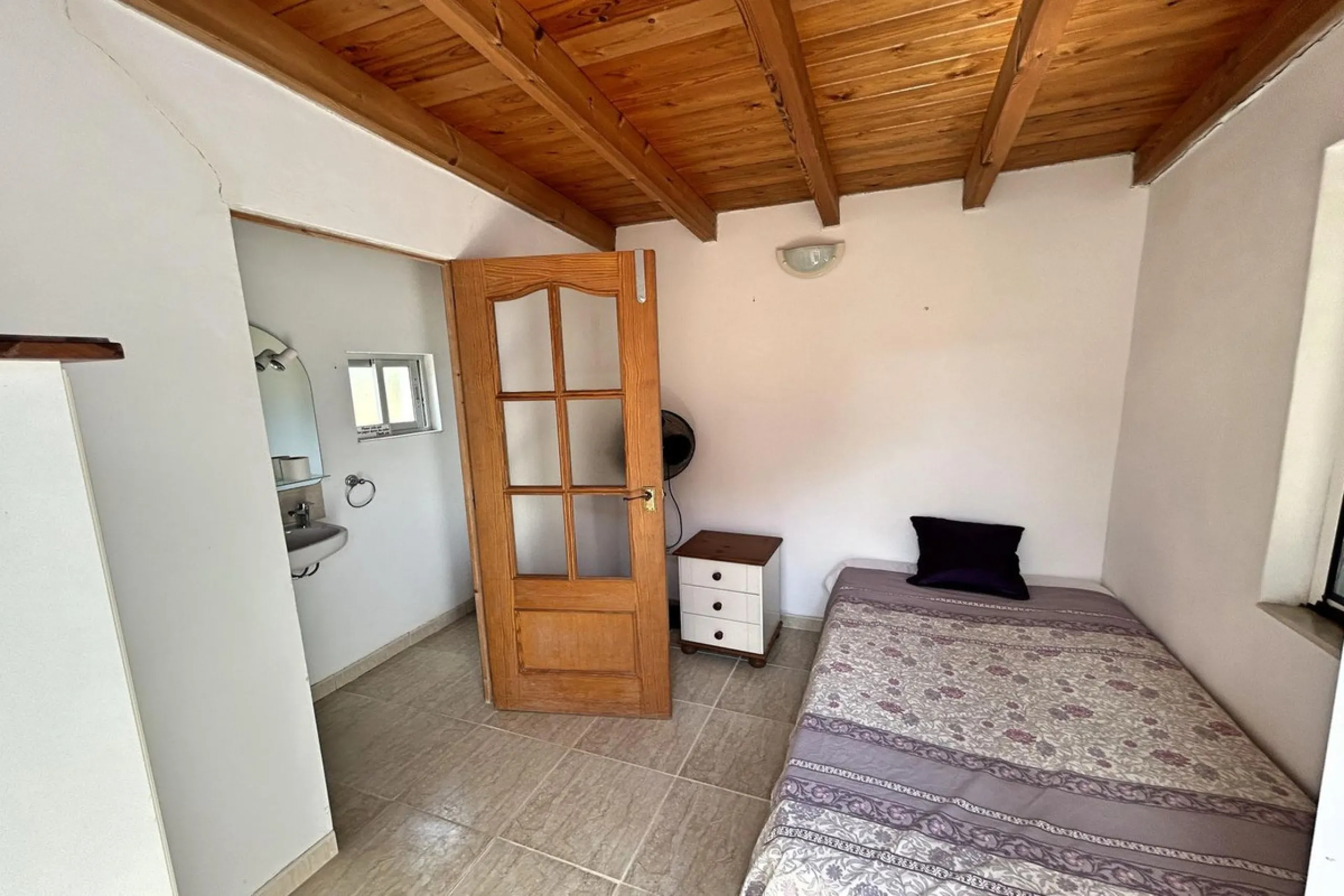 Country property distributed in five 5 independent apartments.