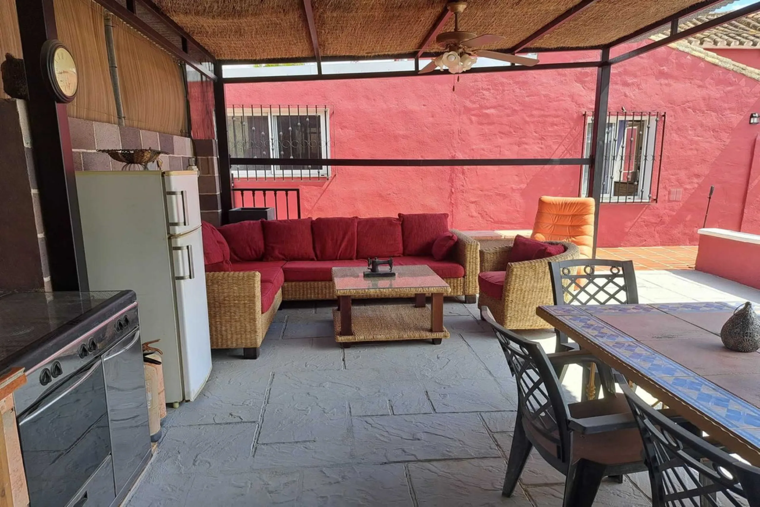 Country property distributed in five 5 independent apartments.
