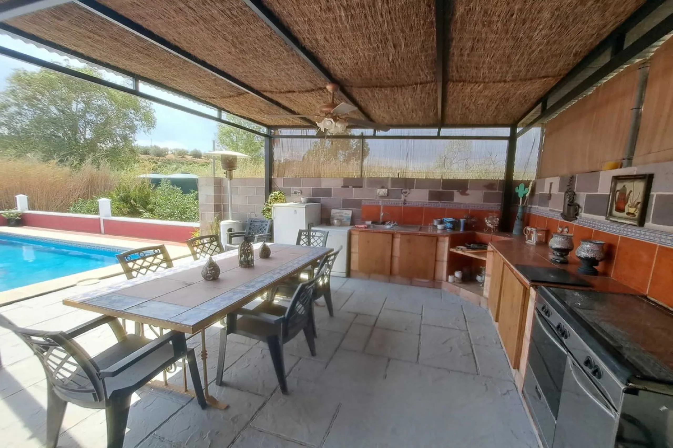 Country property distributed in five 5 independent apartments.