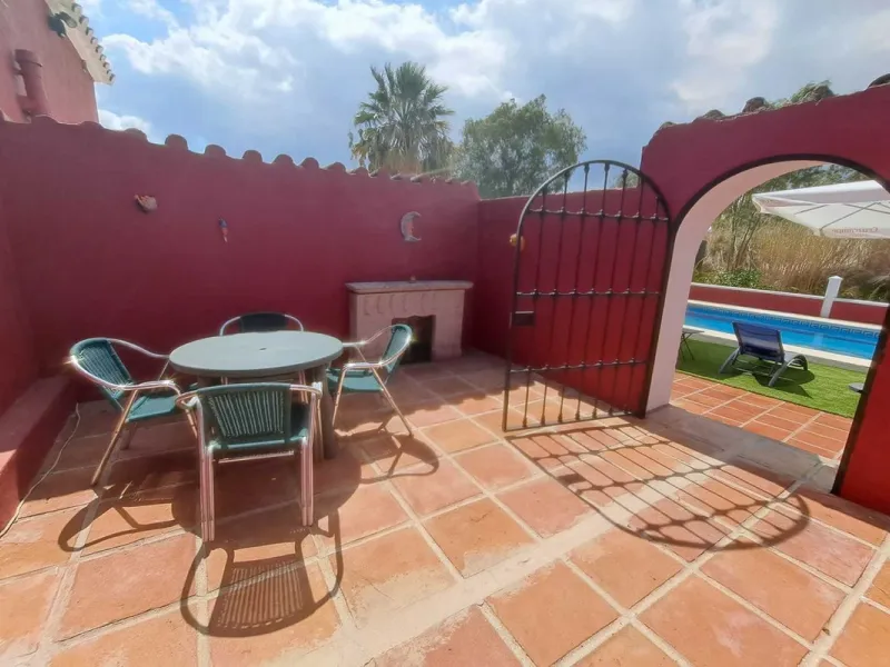 Country property distributed in five 5 independent apartments.
