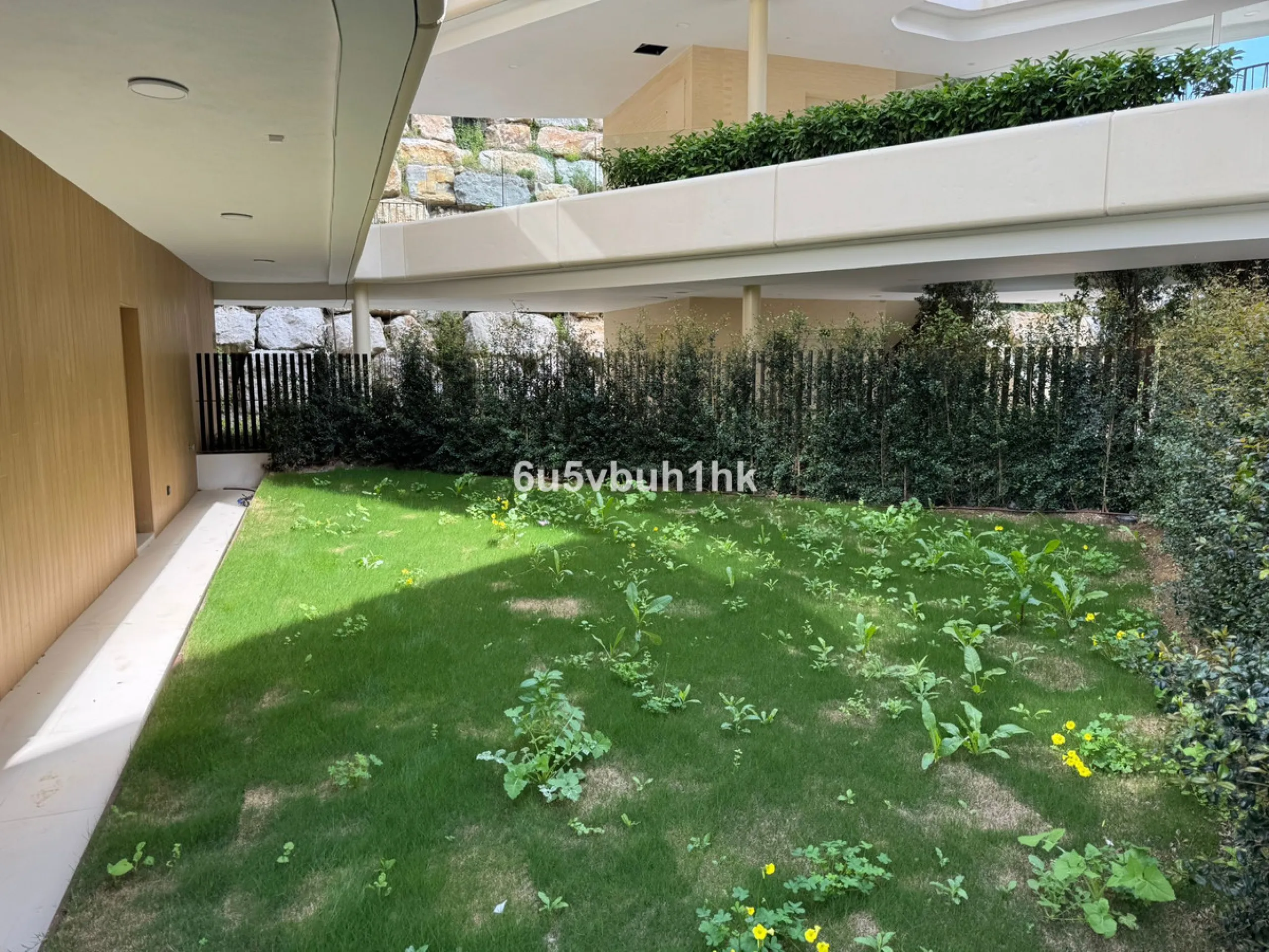 Discover this elegant ground floor resale apartment located in the prestigious Valley Collection, within the renowned Reserva del Higuerón. A property that perfectly blends contemporary design, comfort, and exceptional outdoor living.