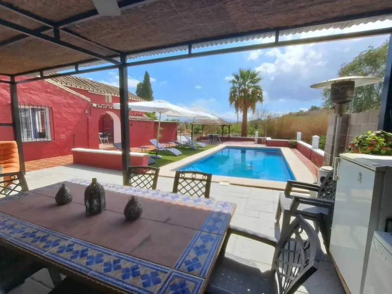 Country property distributed in five 5 independent apartments.