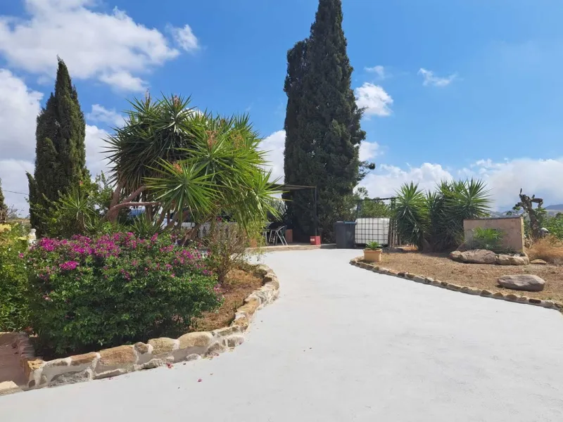 Country property distributed in five 5 independent apartments.