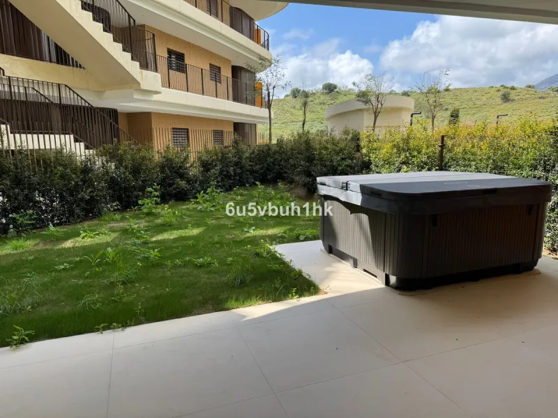 Discover this elegant ground floor resale apartment located in the prestigious Valley Collection, within the renowned Reserva del Higuerón. A property that perfectly blends contemporary design, comfort, and exceptional outdoor living.