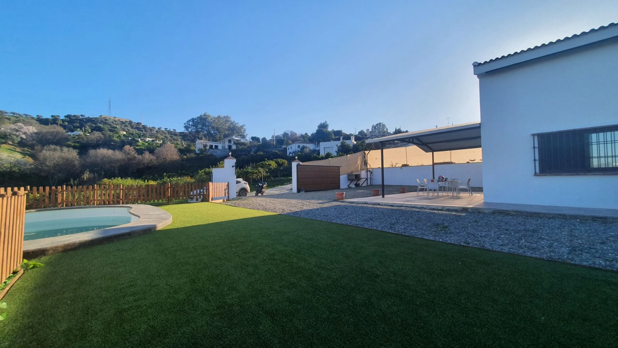 House - Finca - Cortijo в продаже в Coín, Málaga. В доме 3 спален и 2 ванных комнат. Площадь дома 70 м². Площадь участка 929 м²