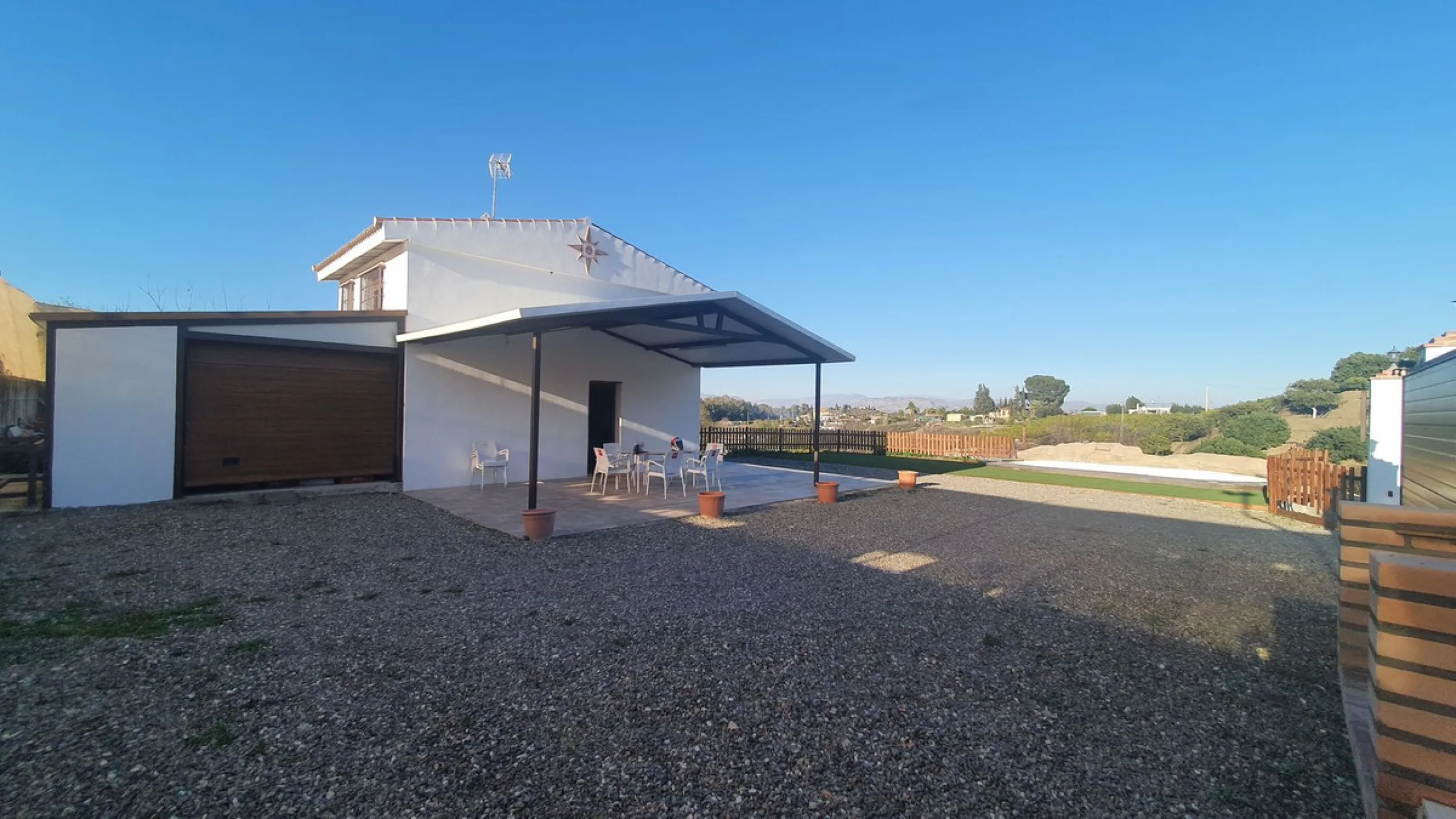 House - Finca - Cortijo в продаже в Coín, Málaga. В доме 3 спален и 2 ванных комнат. Площадь дома 70 м². Площадь участка 929 м²