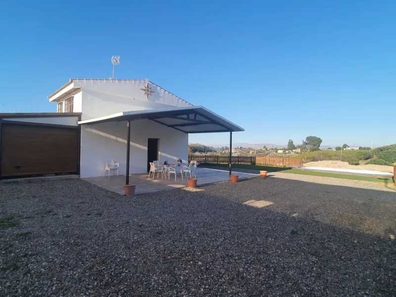 House - Finca - Cortijo в продаже в Coín, Málaga. В доме 3 спален и 2 ванных комнат. Площадь дома 70 м². Площадь участка 929 м²