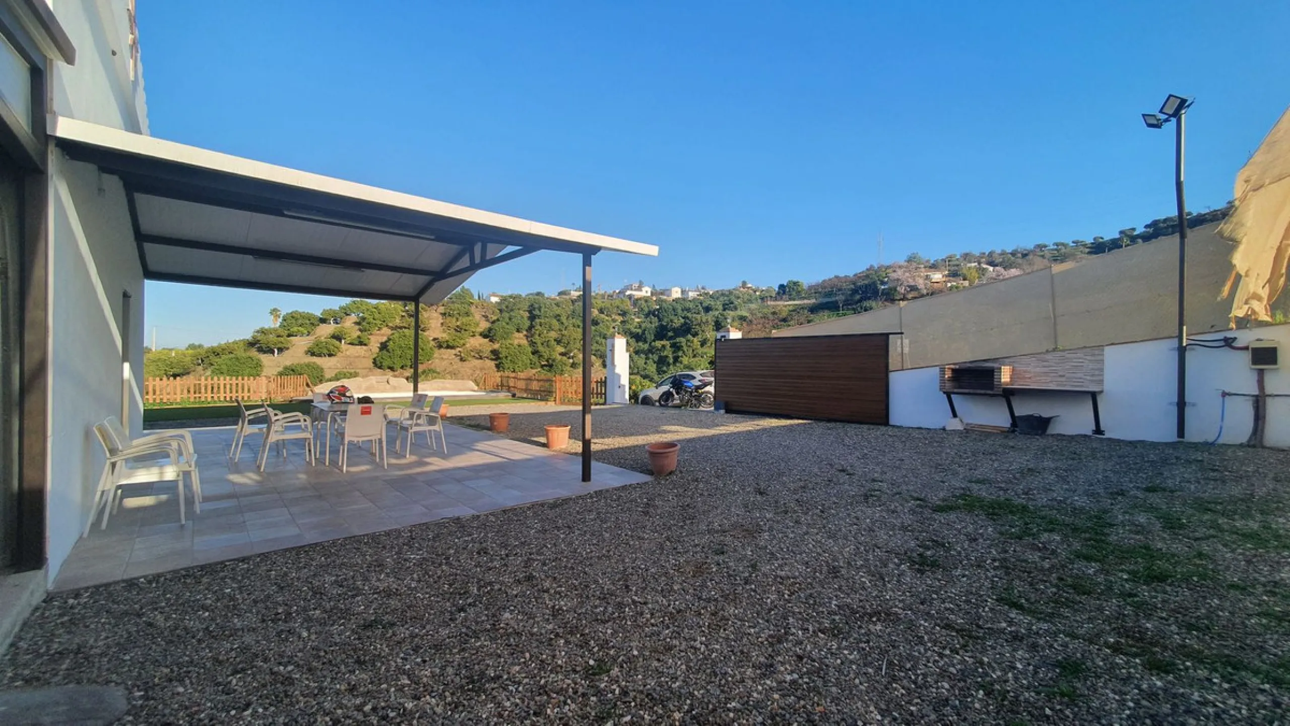 House - Finca - Cortijo в продаже в Coín, Málaga. В доме 3 спален и 2 ванных комнат. Площадь дома 70 м². Площадь участка 929 м²