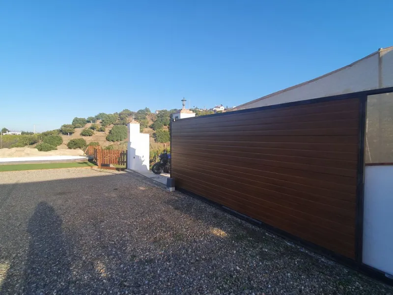 House - Finca - Cortijo в продаже в Coín, Málaga. В доме 3 спален и 2 ванных комнат. Площадь дома 70 м². Площадь участка 929 м²