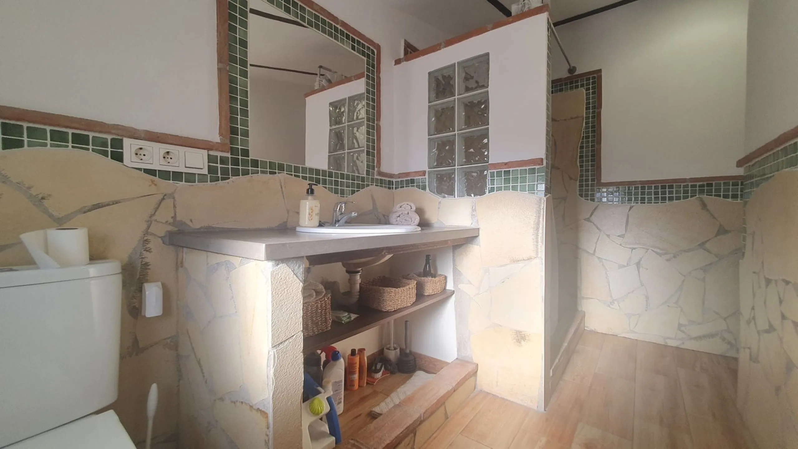 House - Finca - Cortijo в продаже в Coín, Málaga. В доме 3 спален и 2 ванных комнат. Площадь дома 70 м². Площадь участка 929 м²