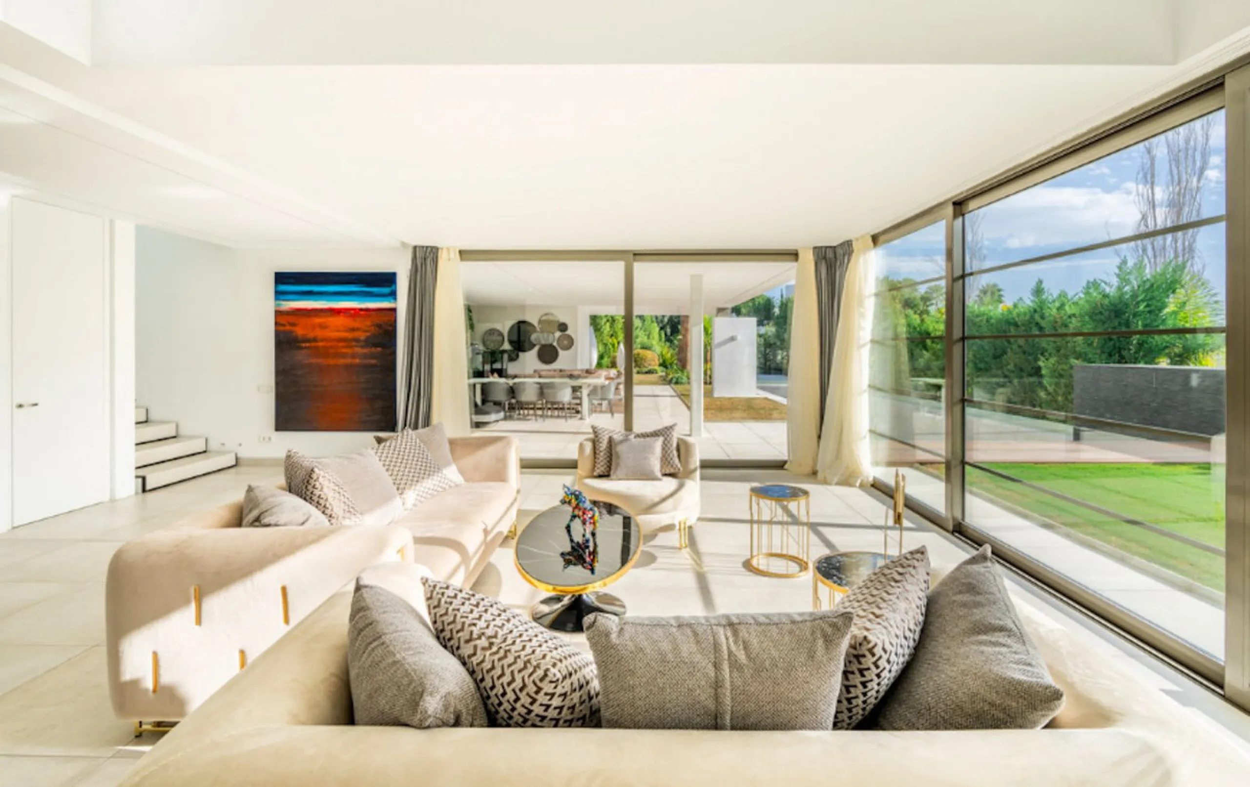 House - Detached Villa в продаже в Benahavís, Málaga. В доме 4 спален и 5 ванных комнат. Площадь дома 857 м². Площадь участка 1460 м²