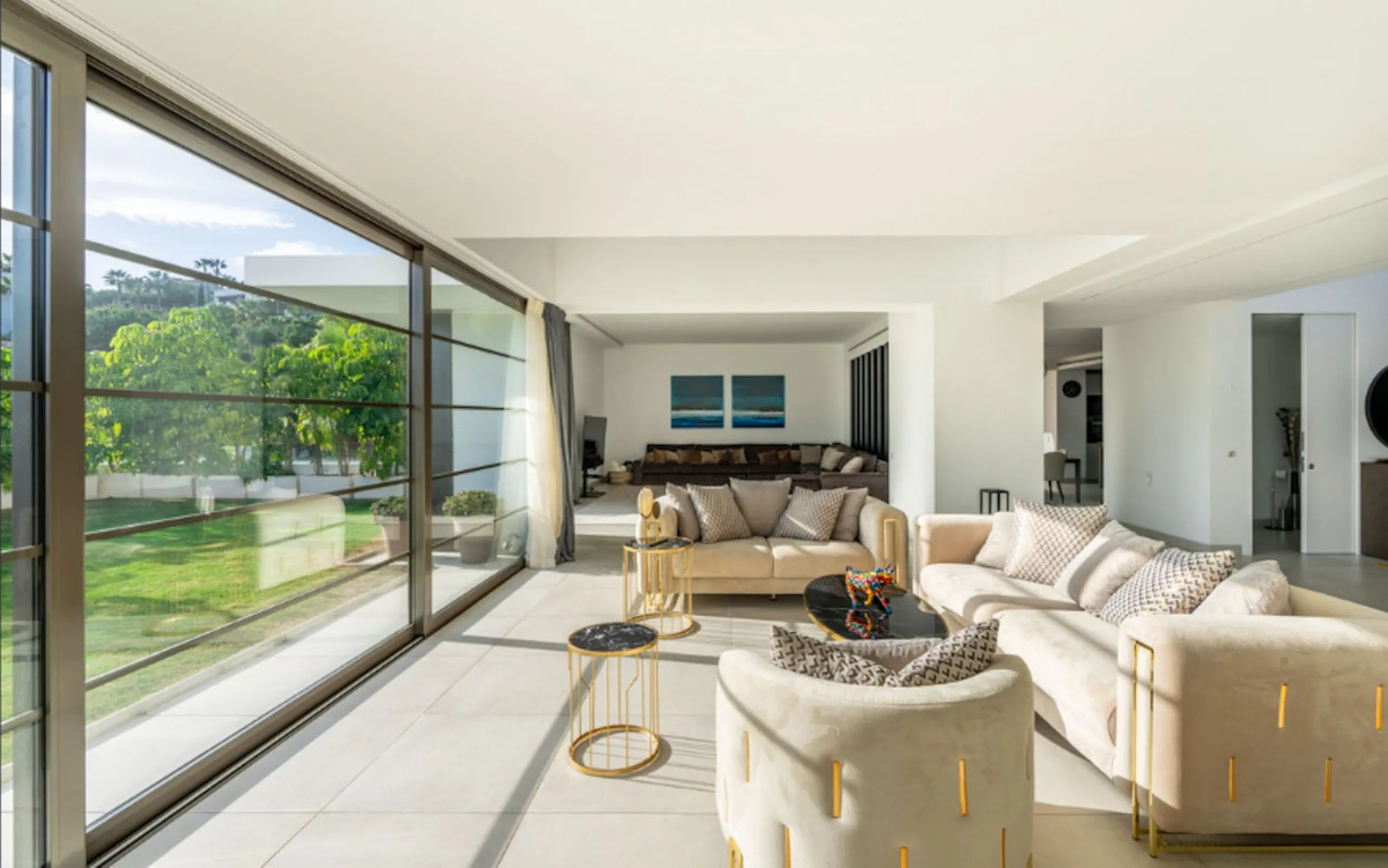 House - Detached Villa в продаже в Benahavís, Málaga. В доме 4 спален и 5 ванных комнат. Площадь дома 857 м². Площадь участка 1460 м²