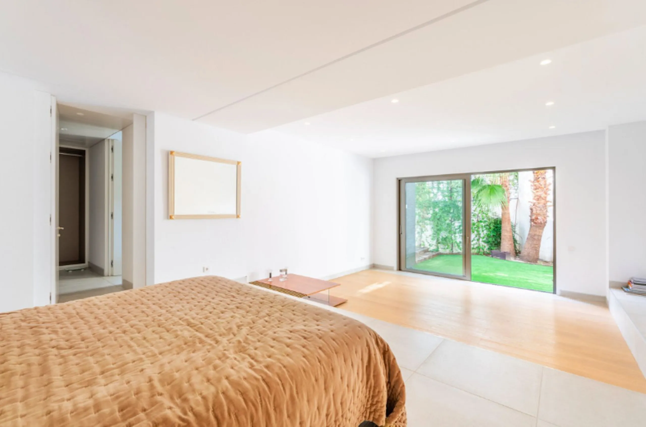 House - Detached Villa в продаже в Benahavís, Málaga. В доме 4 спален и 5 ванных комнат. Площадь дома 857 м². Площадь участка 1460 м²