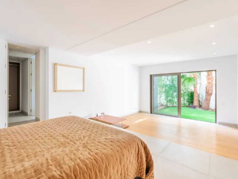 House - Detached Villa в продаже в Benahavís, Málaga. В доме 4 спален и 5 ванных комнат. Площадь дома 857 м². Площадь участка 1460 м²