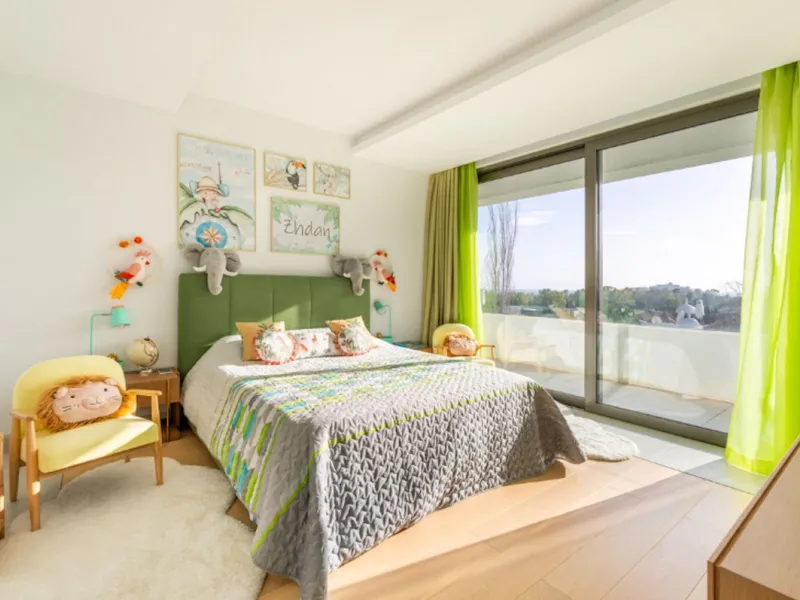 House - Detached Villa в продаже в Benahavís, Málaga. В доме 4 спален и 5 ванных комнат. Площадь дома 857 м². Площадь участка 1460 м²