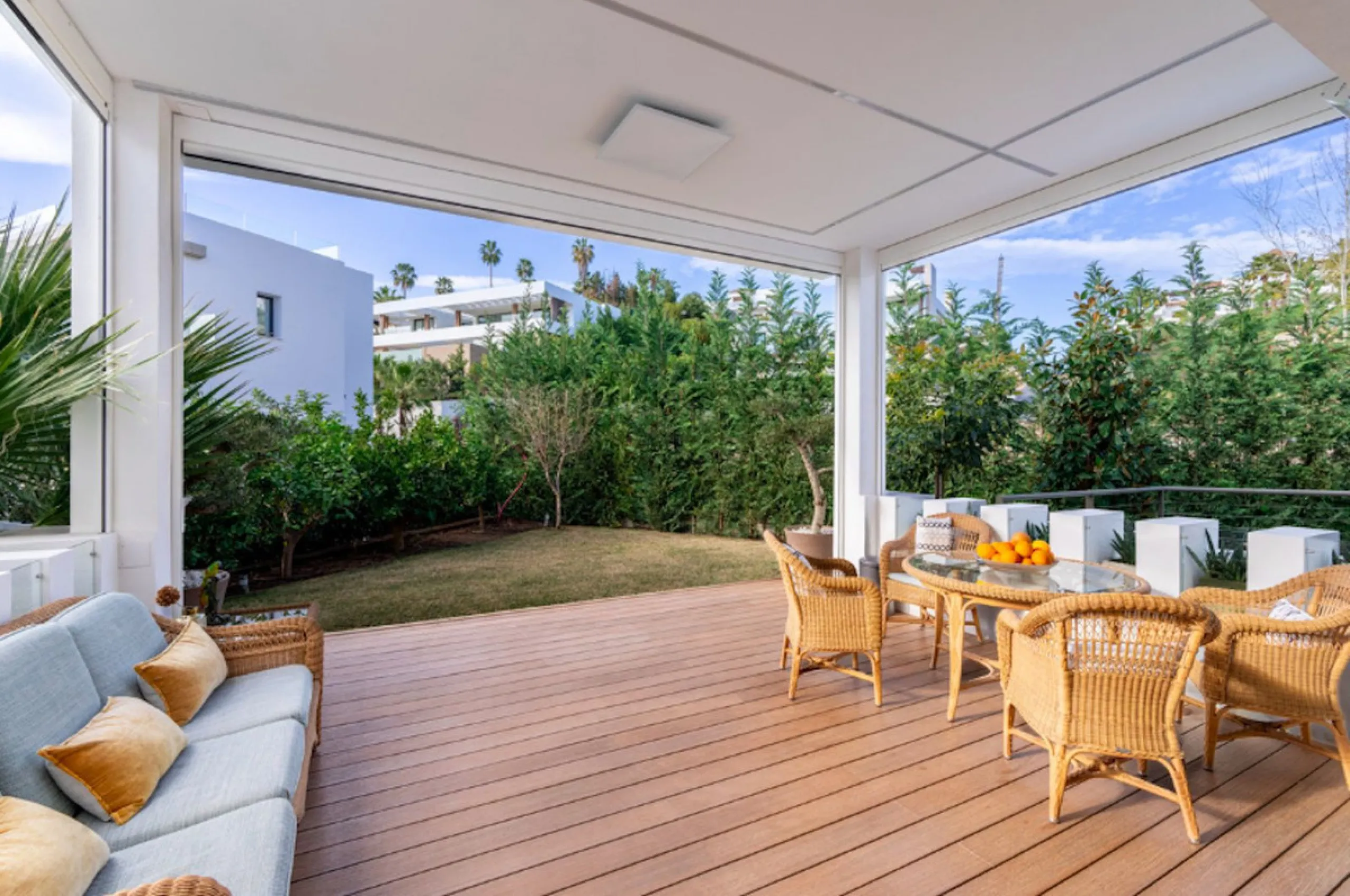 House - Detached Villa в продаже в Benahavís, Málaga. В доме 4 спален и 5 ванных комнат. Площадь дома 857 м². Площадь участка 1460 м²