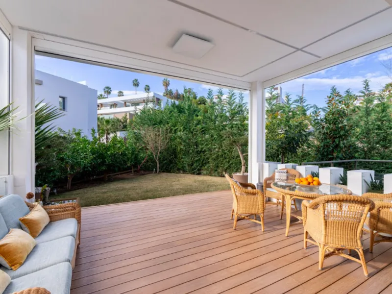 House - Detached Villa в продаже в Benahavís, Málaga. В доме 4 спален и 5 ванных комнат. Площадь дома 857 м². Площадь участка 1460 м²
