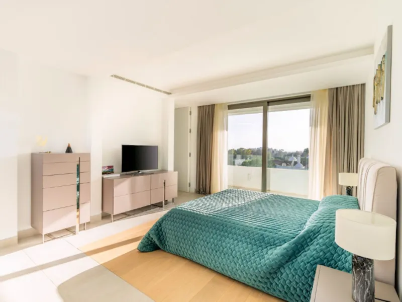 House - Detached Villa в продаже в Benahavís, Málaga. В доме 4 спален и 5 ванных комнат. Площадь дома 857 м². Площадь участка 1460 м²