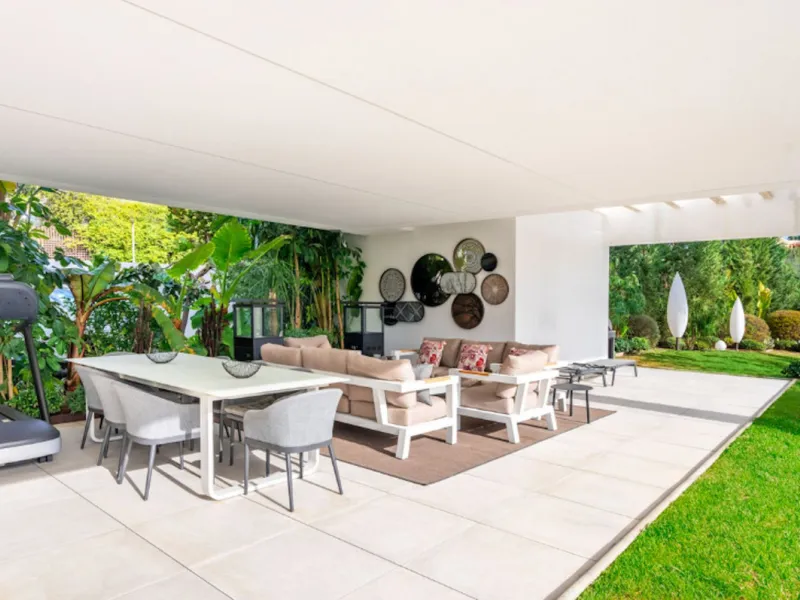 House - Detached Villa в продаже в Benahavís, Málaga. В доме 4 спален и 5 ванных комнат. Площадь дома 857 м². Площадь участка 1460 м²