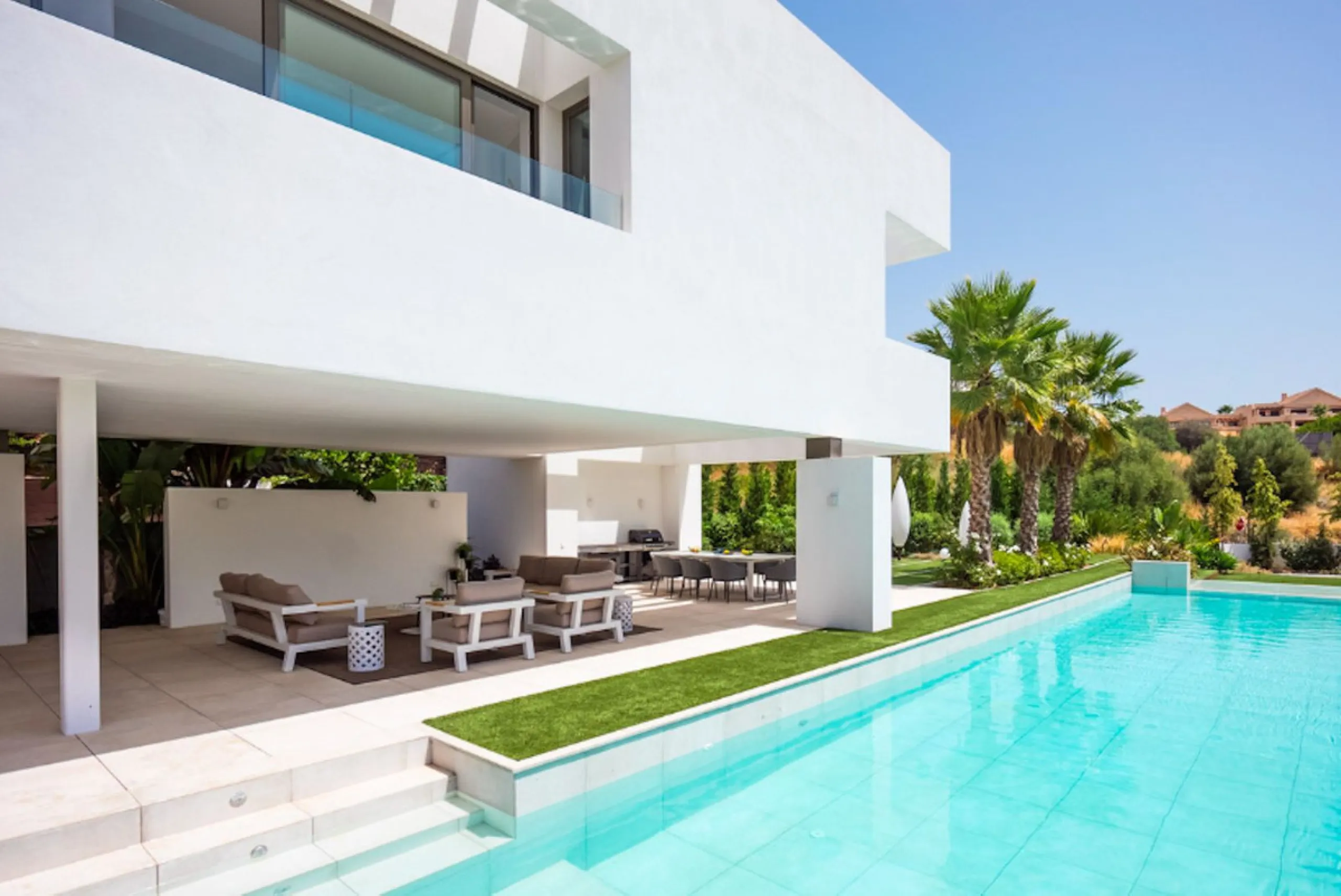 House - Detached Villa в продаже в Benahavís, Málaga. В доме 4 спален и 5 ванных комнат. Площадь дома 857 м². Площадь участка 1460 м²