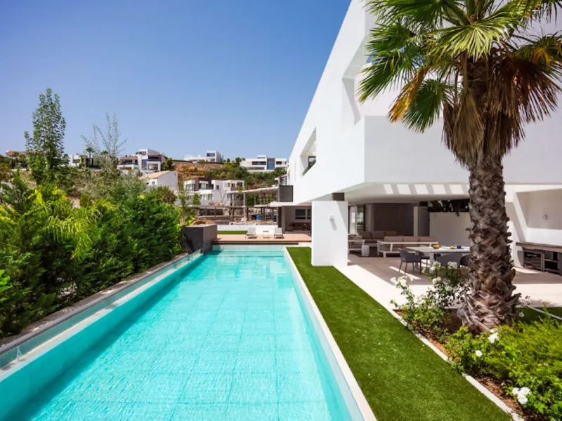House - Detached Villa в продаже в Benahavís, Málaga. В доме 4 спален и 5 ванных комнат. Площадь дома 857 м². Площадь участка 1460 м²