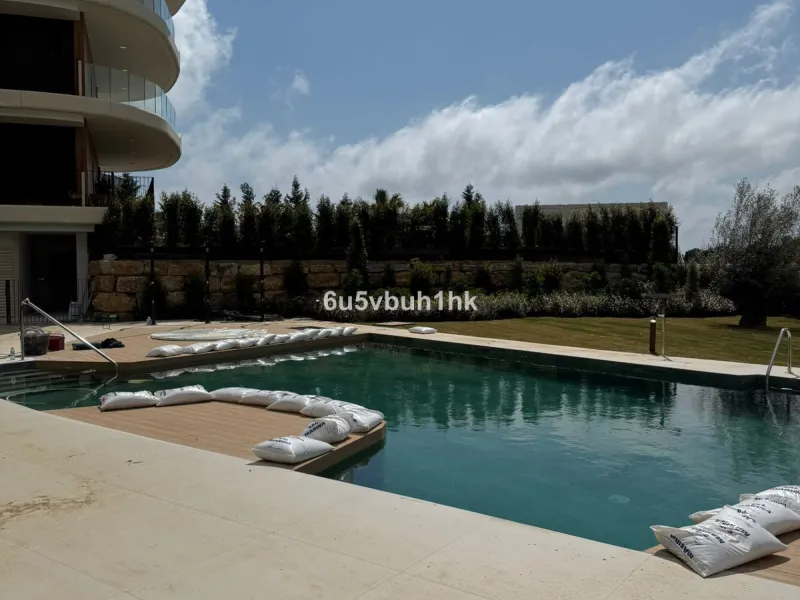 Discover this elegant ground floor resale apartment located in the prestigious Valley Collection, within the renowned Reserva del Higuerón. A property that perfectly blends contemporary design, comfort, and exceptional outdoor living.