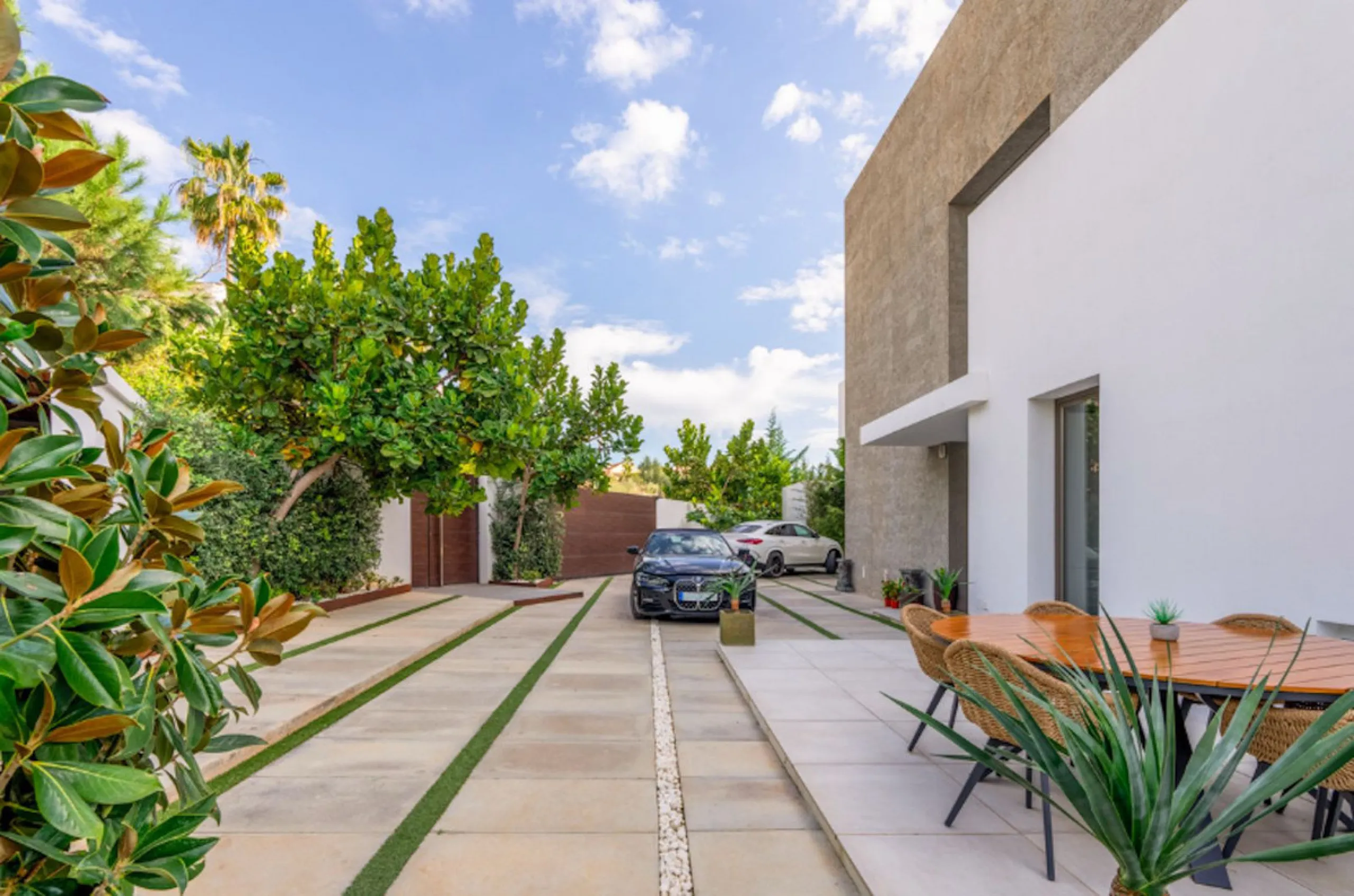 House - Detached Villa в продаже в Benahavís, Málaga. В доме 4 спален и 5 ванных комнат. Площадь дома 857 м². Площадь участка 1460 м²
