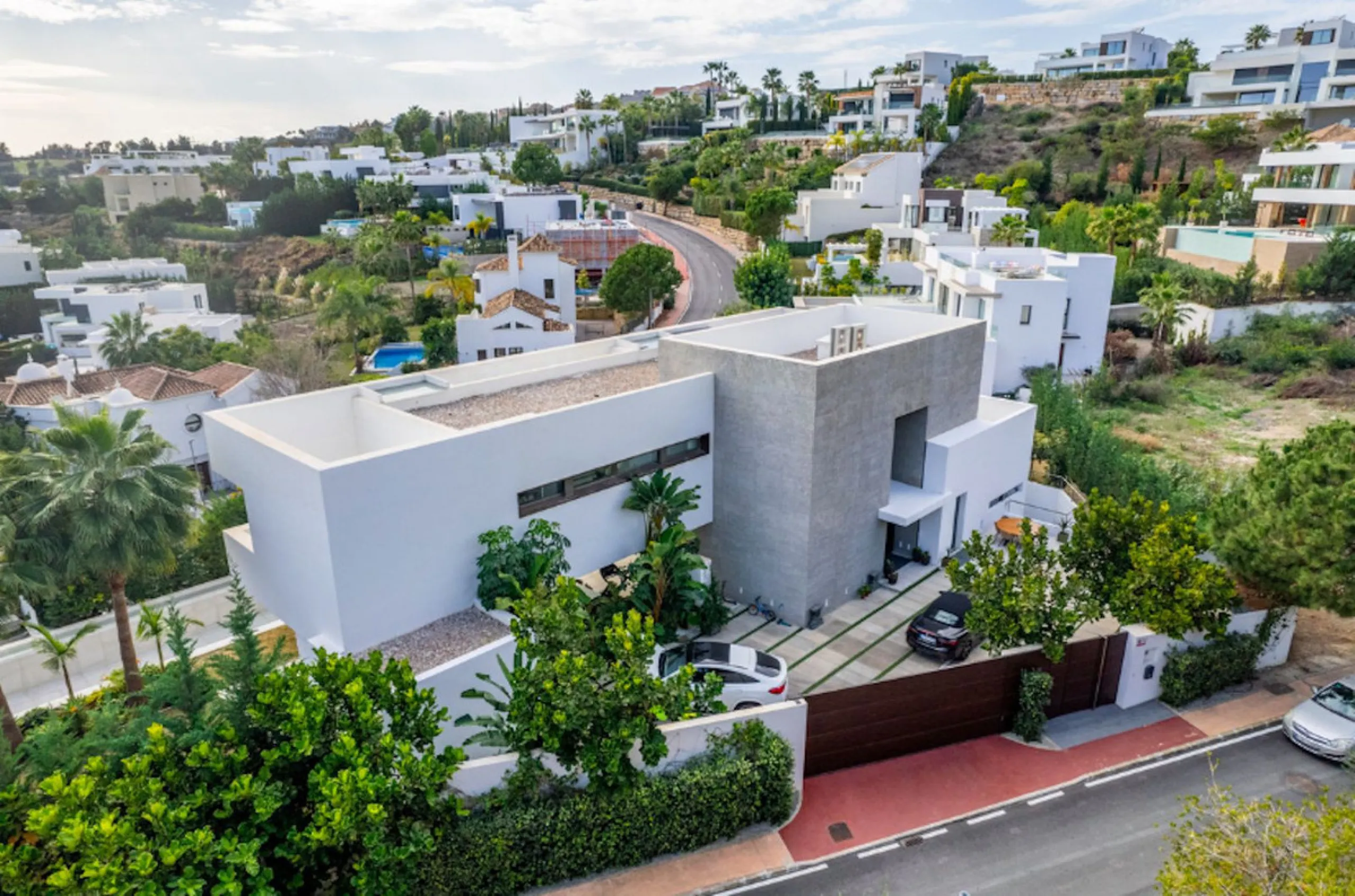 House - Detached Villa в продаже в Benahavís, Málaga. В доме 4 спален и 5 ванных комнат. Площадь дома 857 м². Площадь участка 1460 м²