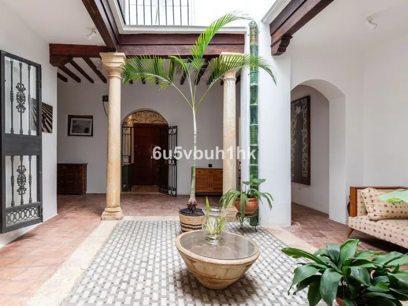 Hidden within the historic streets of central Málaga, this remarkable courtyard house captures a way of living that has shaped Mediterranean homes for centuries.