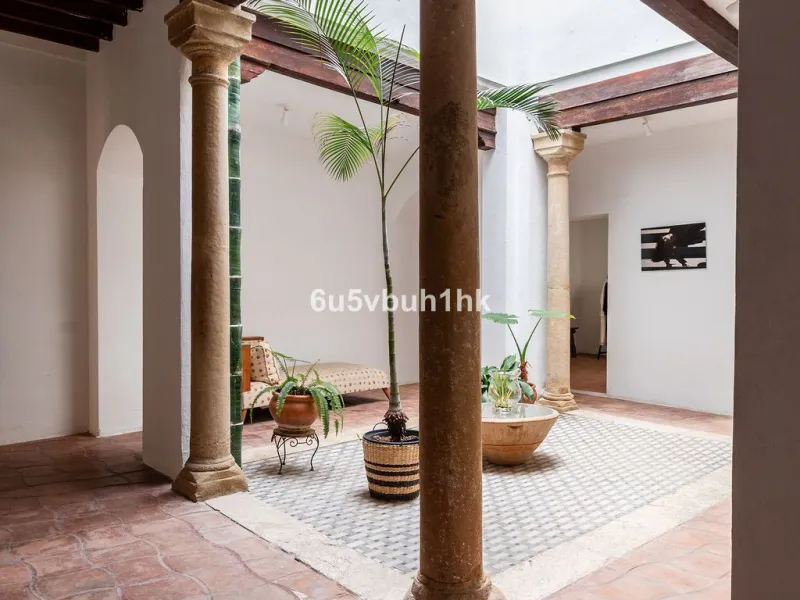 Hidden within the historic streets of central Málaga, this remarkable courtyard house captures a way of living that has shaped Mediterranean homes for centuries.