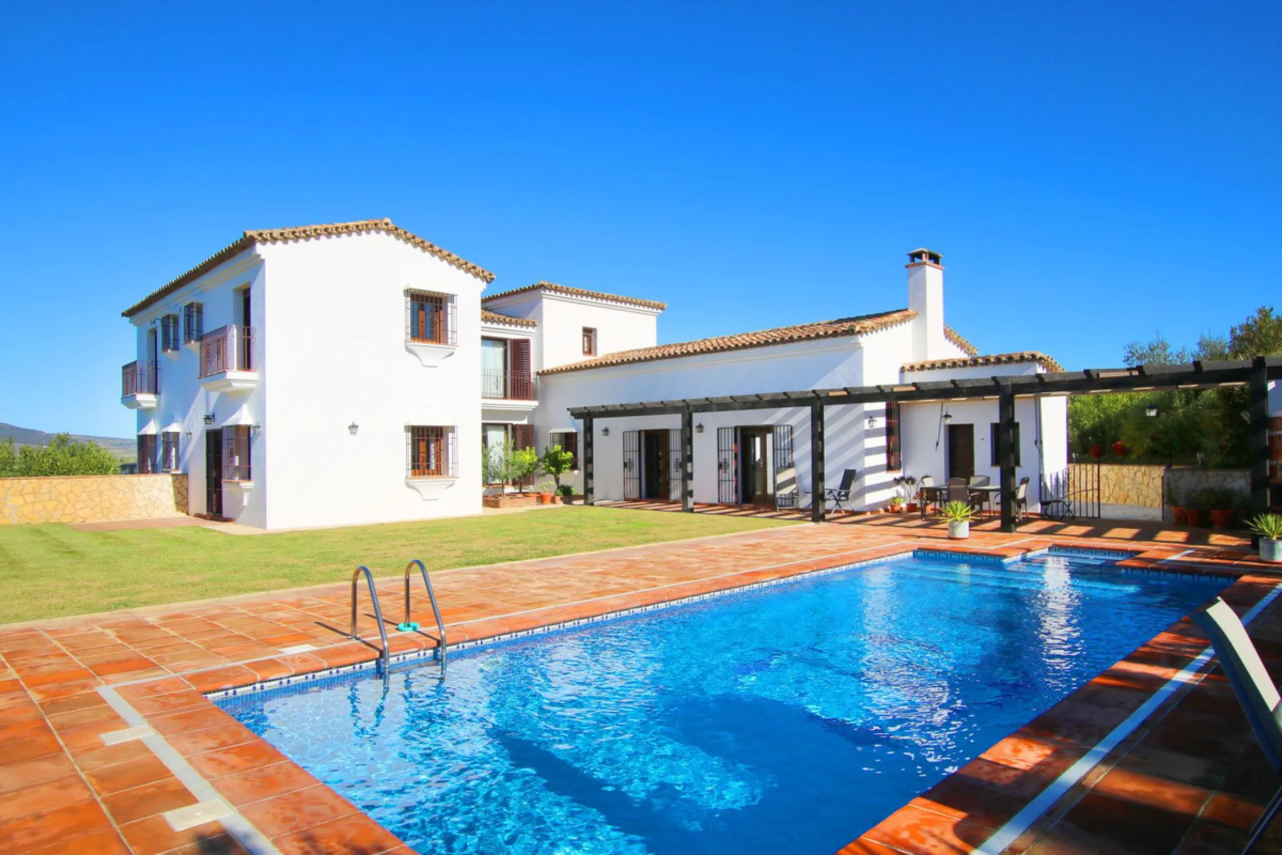 Classical Andalucian inspired country villa situated within the much sort after area of Llano del Cruz just 5 minutes drive outside the vibrant and historic town of Ronda , Southern Spain.