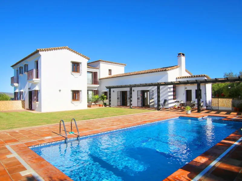 Classical Andalucian inspired country villa situated within the much sort after area of Llano del Cruz just 5 minutes drive outside the vibrant and historic town of Ronda , Southern Spain.