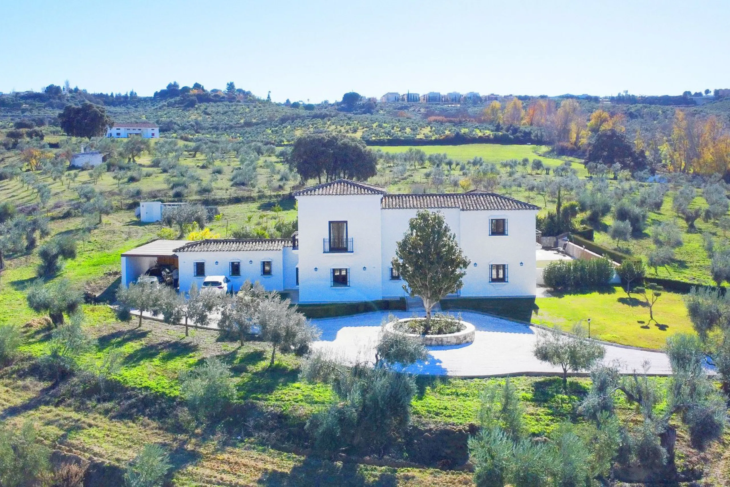 Classical Andalucian inspired country villa situated within the much sort after area of Llano del Cruz just 5 minutes drive outside the vibrant and historic town of Ronda , Southern Spain.