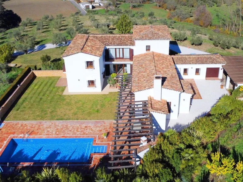 Classical Andalucian inspired country villa situated within the much sort after area of Llano del Cruz just 5 minutes drive outside the vibrant and historic town of Ronda , Southern Spain.