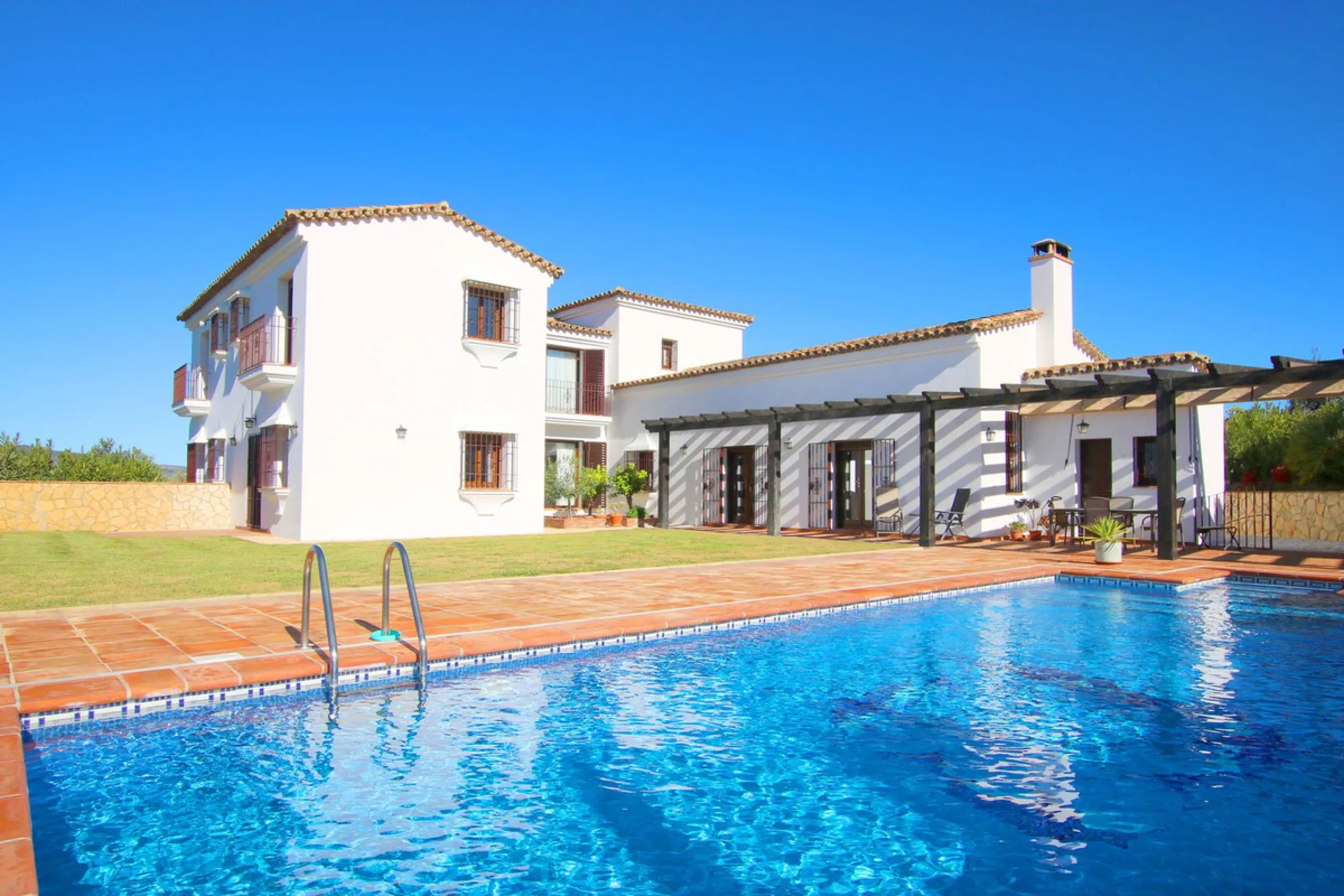 Classical Andalucian inspired country villa situated within the much sort after area of Llano del Cruz just 5 minutes drive outside the vibrant and historic town of Ronda , Southern Spain.