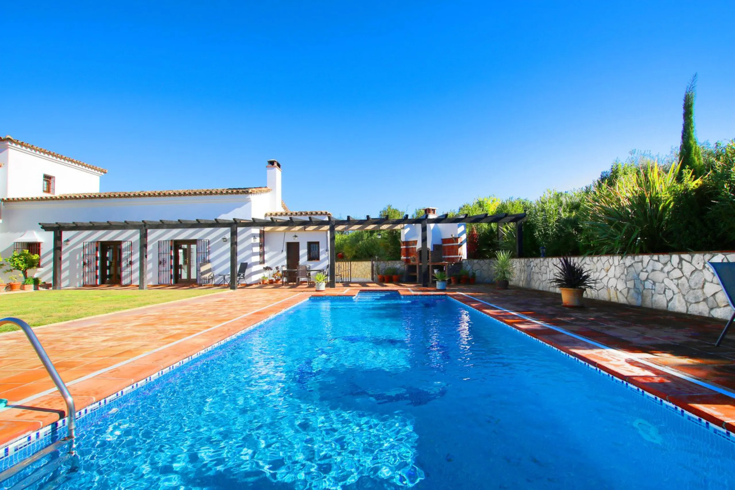Classical Andalucian inspired country villa situated within the much sort after area of Llano del Cruz just 5 minutes drive outside the vibrant and historic town of Ronda , Southern Spain.