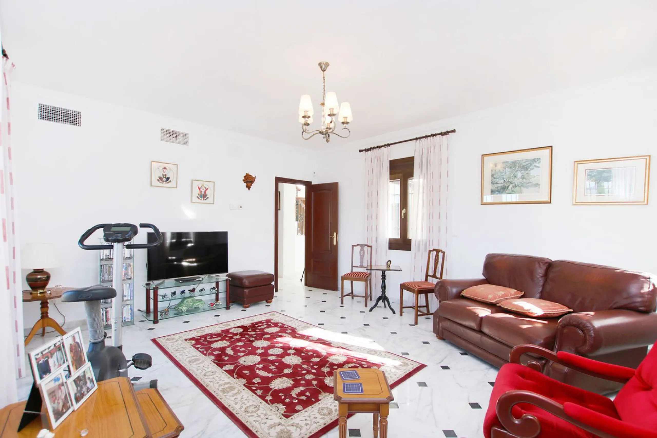 Classical Andalucian inspired country villa situated within the much sort after area of Llano del Cruz just 5 minutes drive outside the vibrant and historic town of Ronda , Southern Spain.