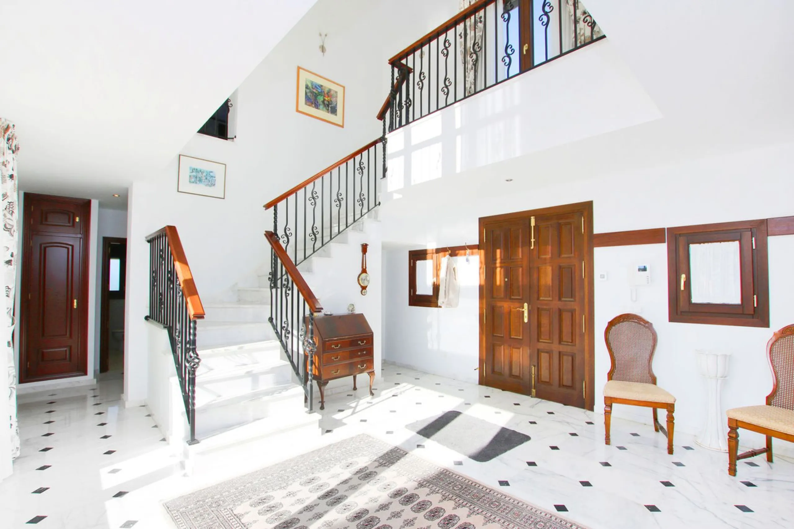 Classical Andalucian inspired country villa situated within the much sort after area of Llano del Cruz just 5 minutes drive outside the vibrant and historic town of Ronda , Southern Spain.