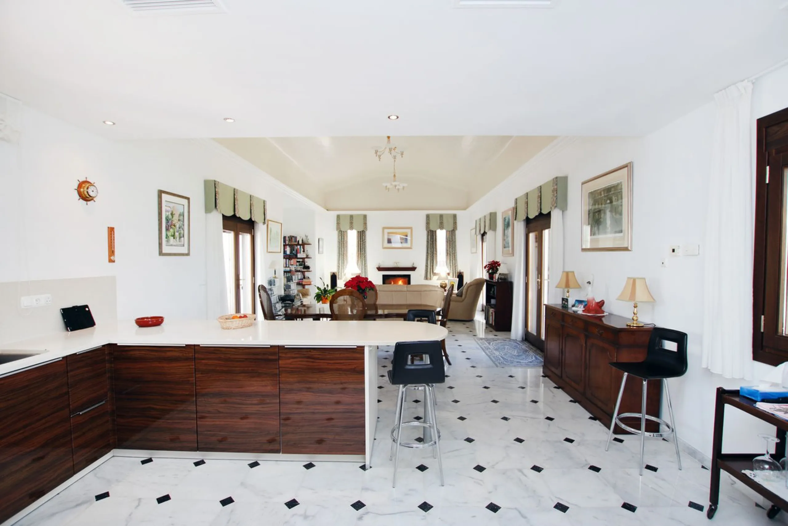 Classical Andalucian inspired country villa situated within the much sort after area of Llano del Cruz just 5 minutes drive outside the vibrant and historic town of Ronda , Southern Spain.
