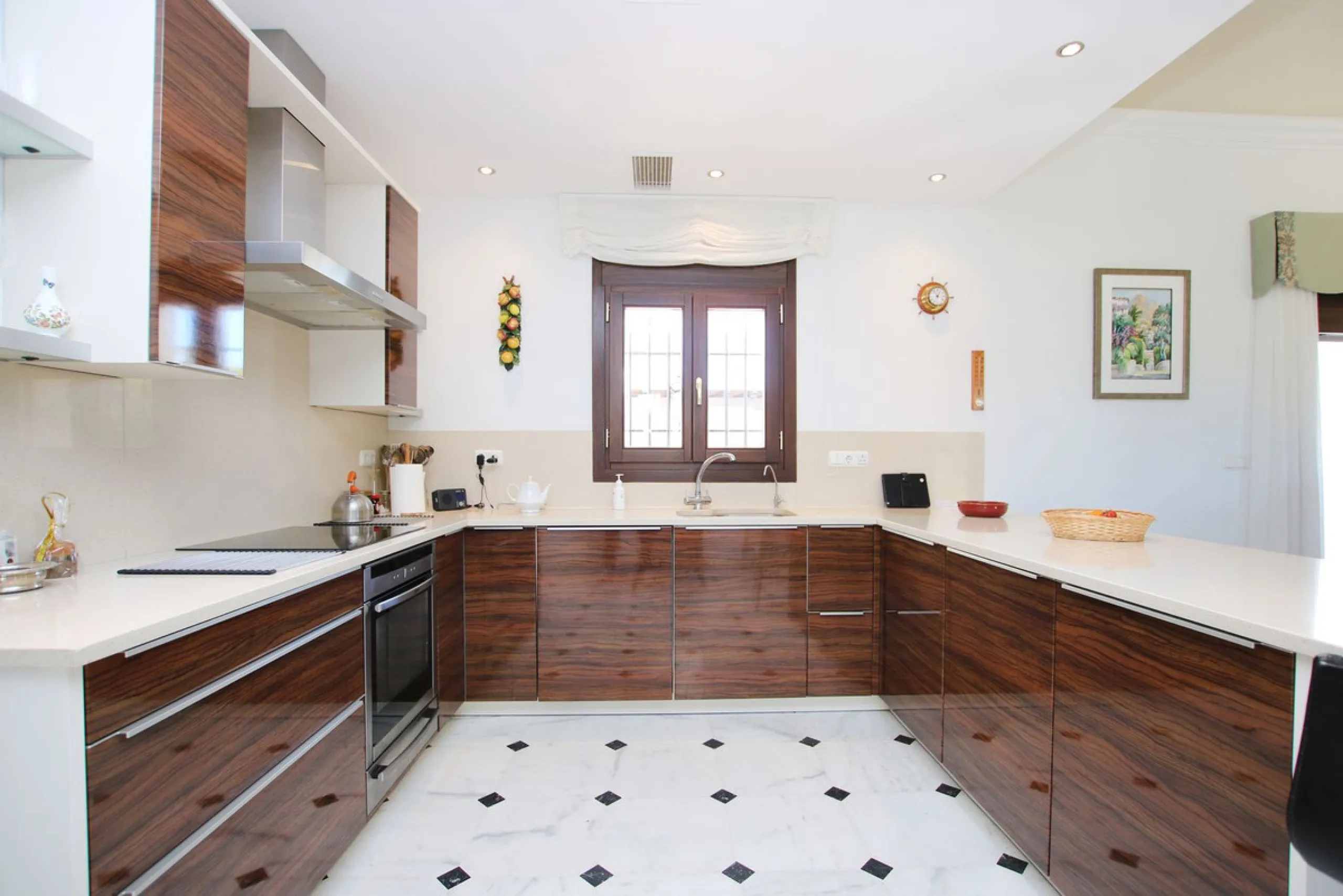 Classical Andalucian inspired country villa situated within the much sort after area of Llano del Cruz just 5 minutes drive outside the vibrant and historic town of Ronda , Southern Spain.
